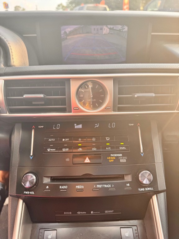 2014 Lexus IS 350 Image 21