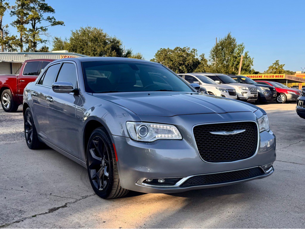 2018 Chrysler 300 Image 3