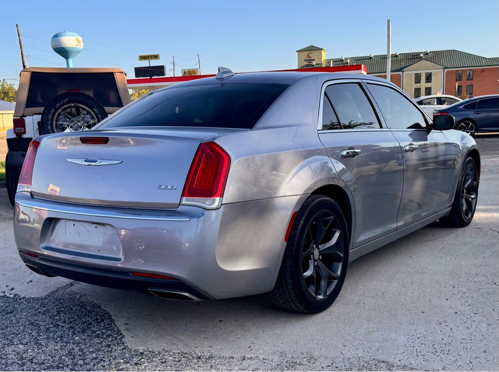 2018 Chrysler 300 Image 5