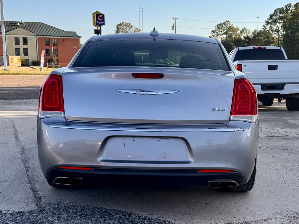 2018 Chrysler 300 Image 6