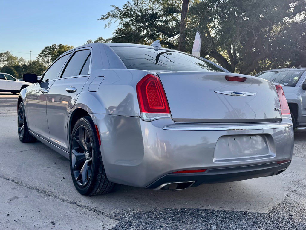 2018 Chrysler 300 Image 7