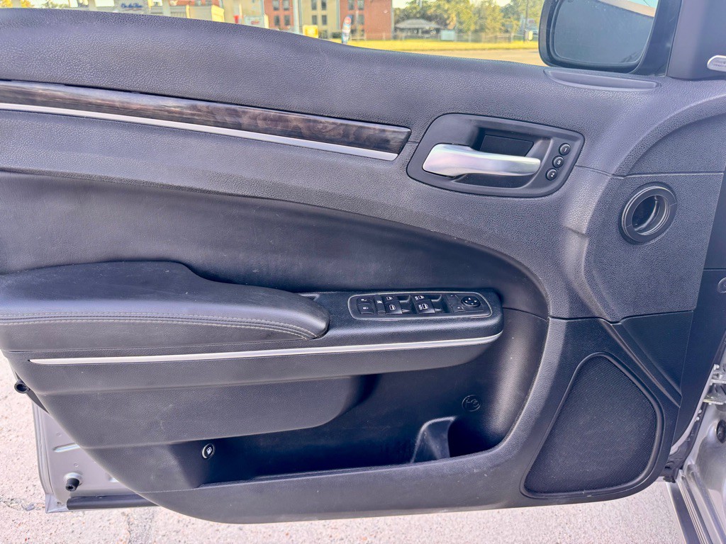 2018 Chrysler 300 Image 10