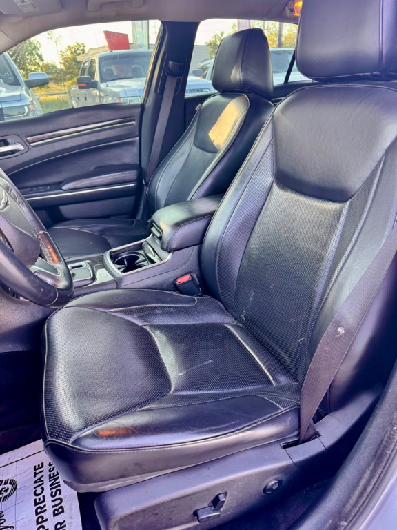 2018 Chrysler 300 Image 11