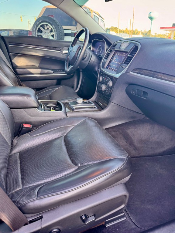 2018 Chrysler 300 Image 13