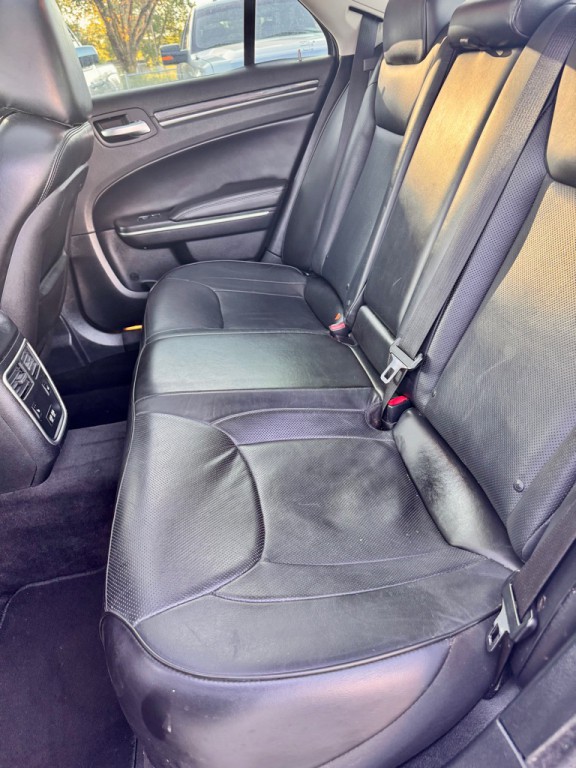 2018 Chrysler 300 Image 14