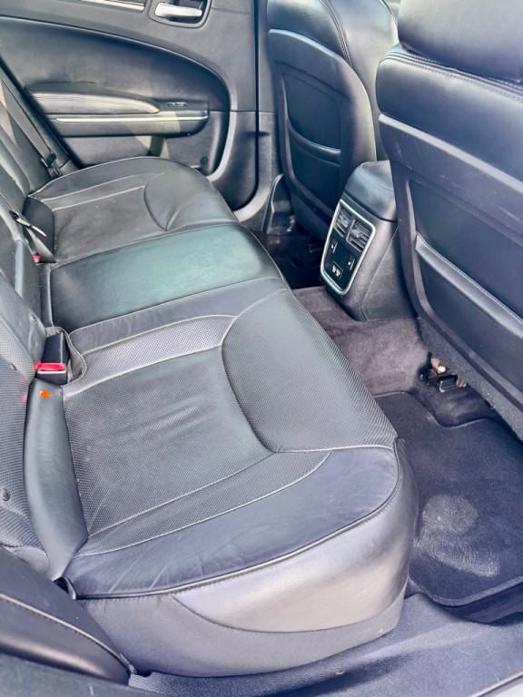 2018 Chrysler 300 Image 15