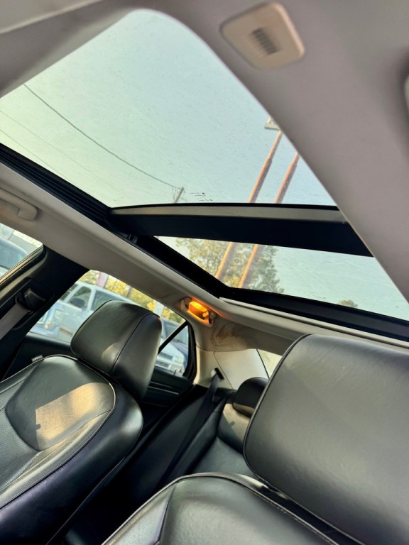 2018 Chrysler 300 Image 16