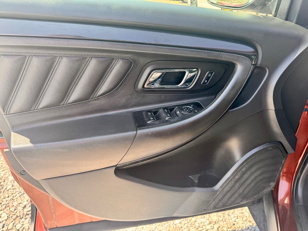 2015 Ford Taurus Image 10