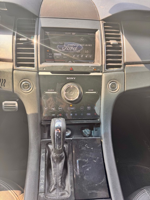 2015 Ford Taurus Image 17