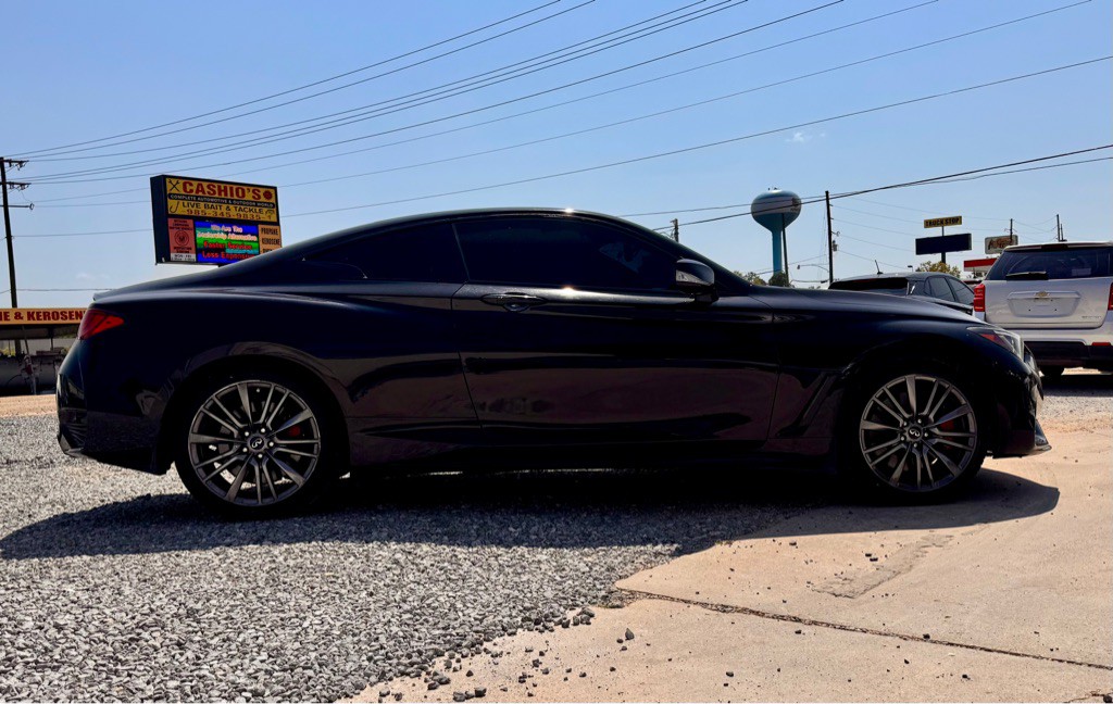 2017 INFINITI Q60 Image 4