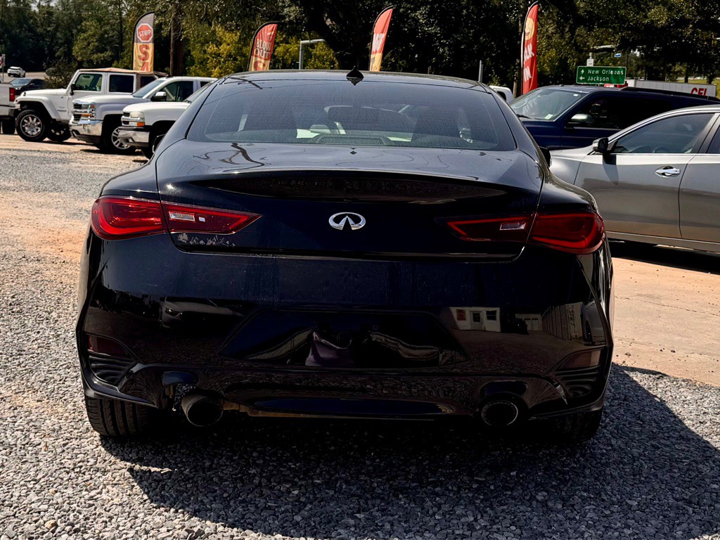 2017 INFINITI Q60 Image 6