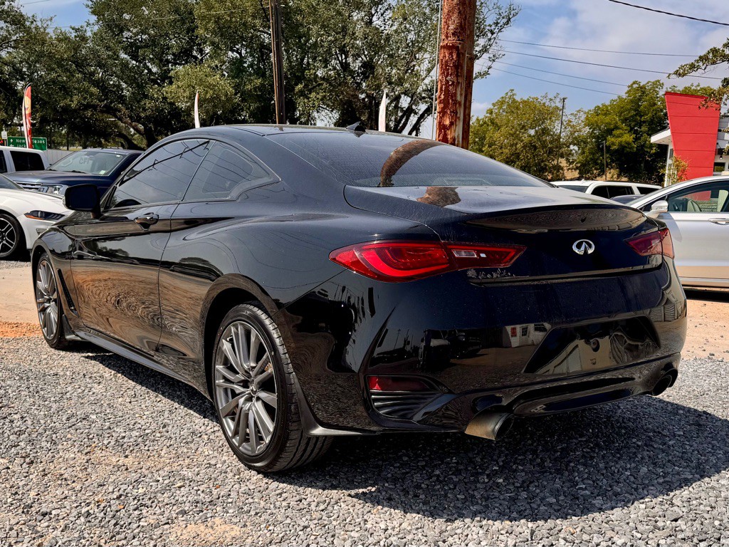 2017 INFINITI Q60 Image 7