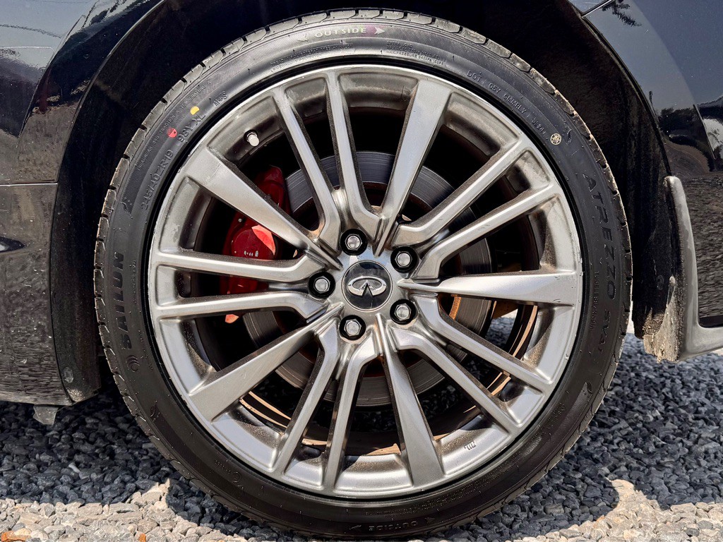 2017 INFINITI Q60 Image 9