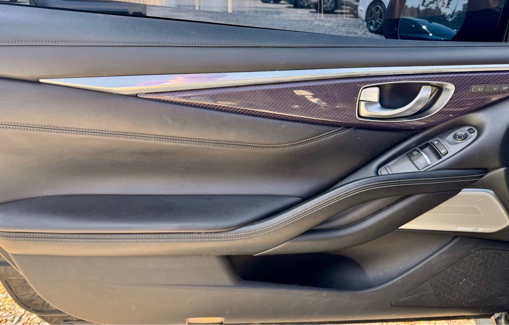 2017 INFINITI Q60 Image 10