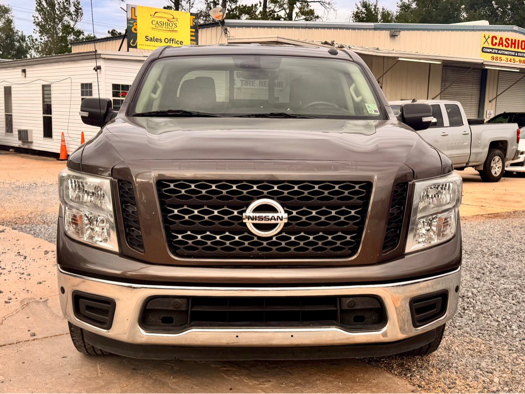 2019 Nissan Titan Image 2