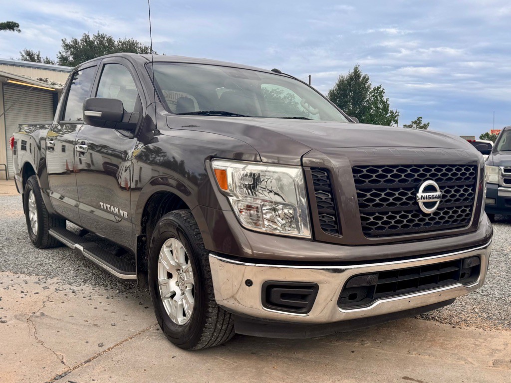 2019 Nissan Titan Image 3