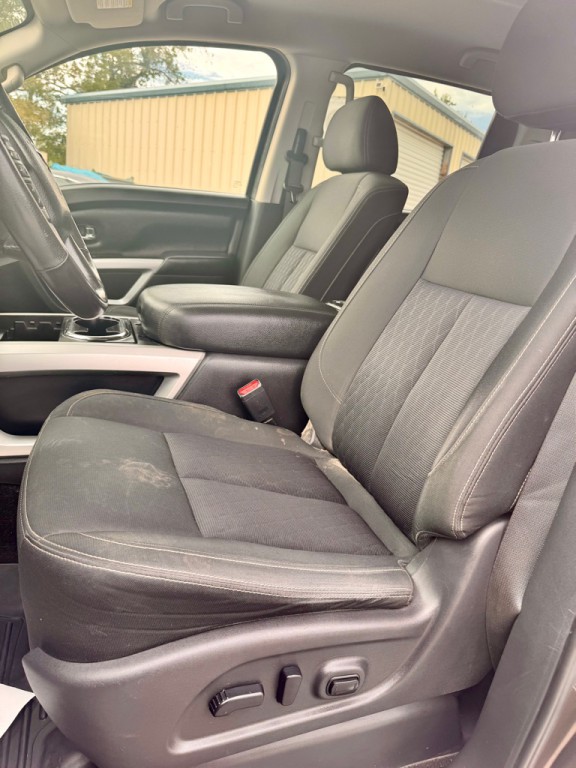 2019 Nissan Titan Image 11