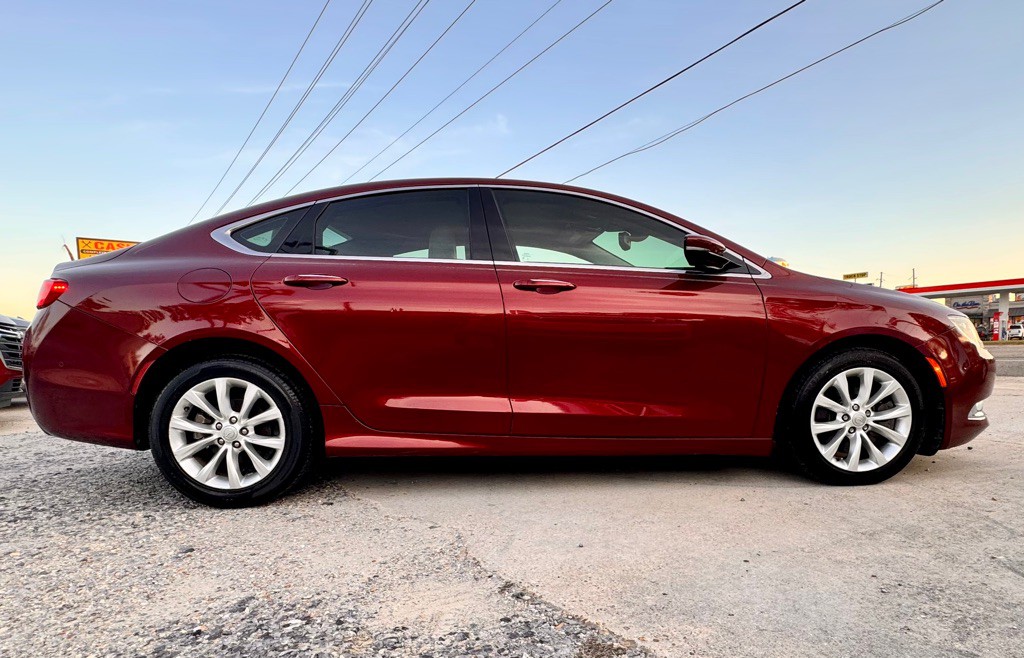 2015 Chrysler 200 Image 4