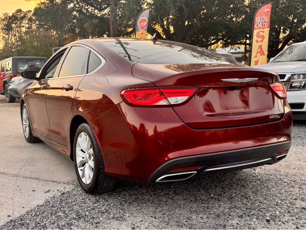 2015 Chrysler 200 Image 7