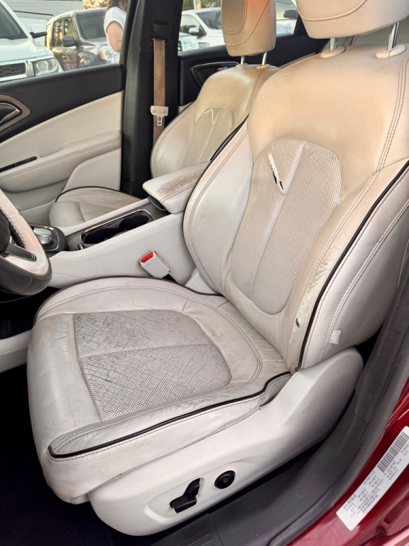 2015 Chrysler 200 Image 11