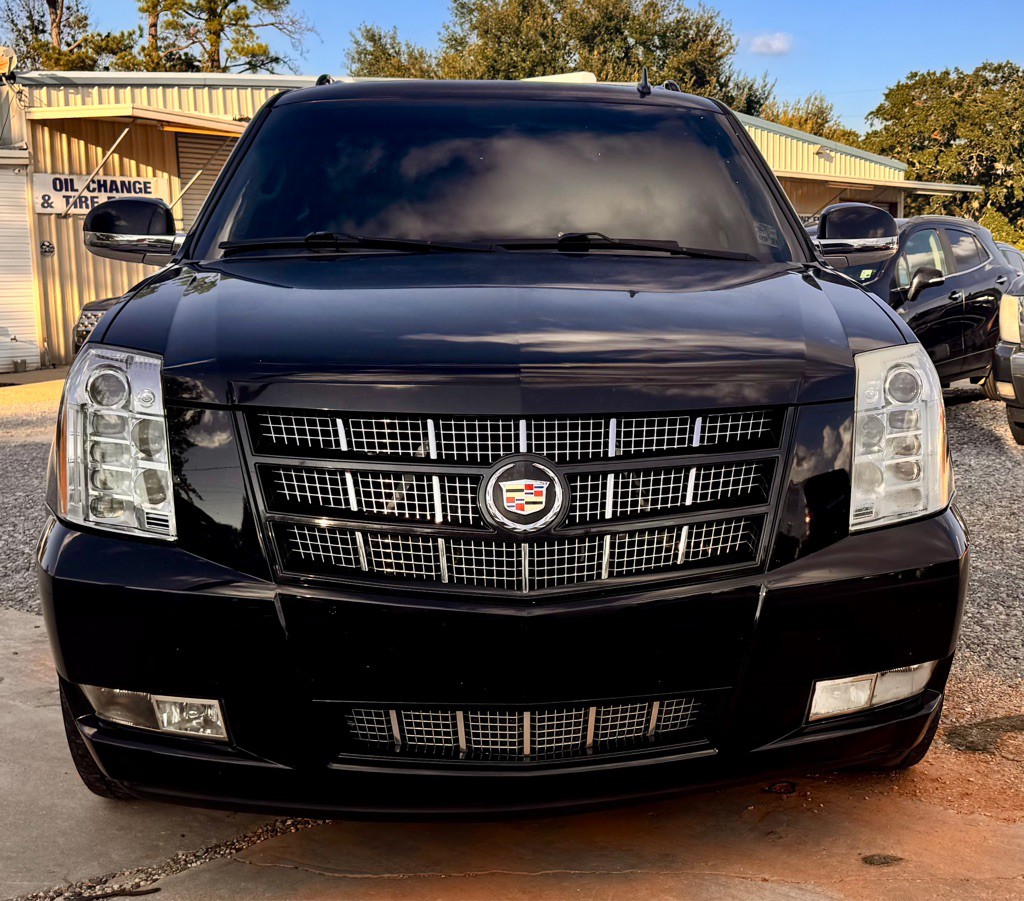2013 Cadillac Escalade Image 2