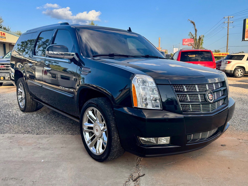 2013 Cadillac Escalade Image 3