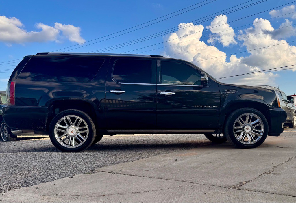 2013 Cadillac Escalade Image 4