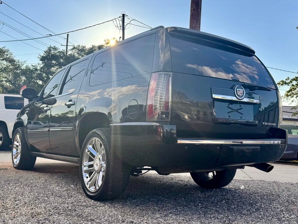 2013 Cadillac Escalade Image 7
