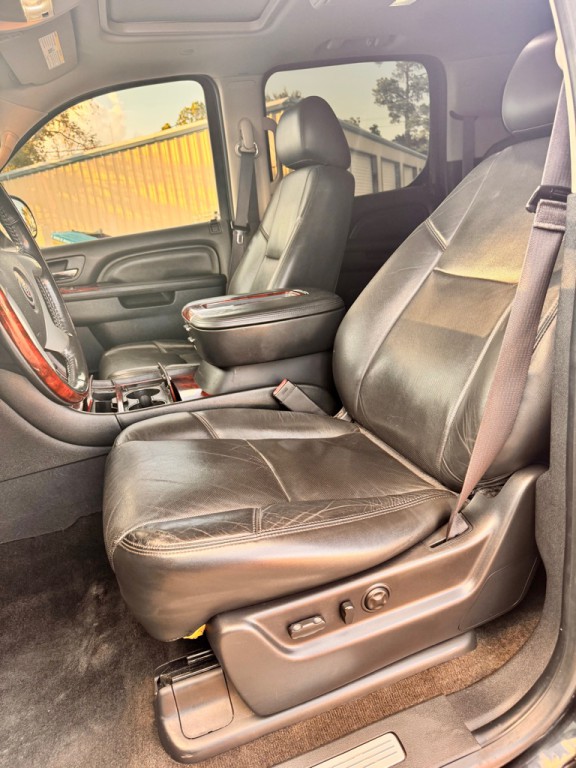 2013 Cadillac Escalade Image 11