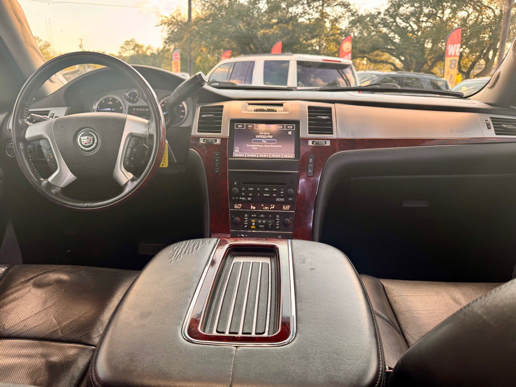2013 Cadillac Escalade Image 12