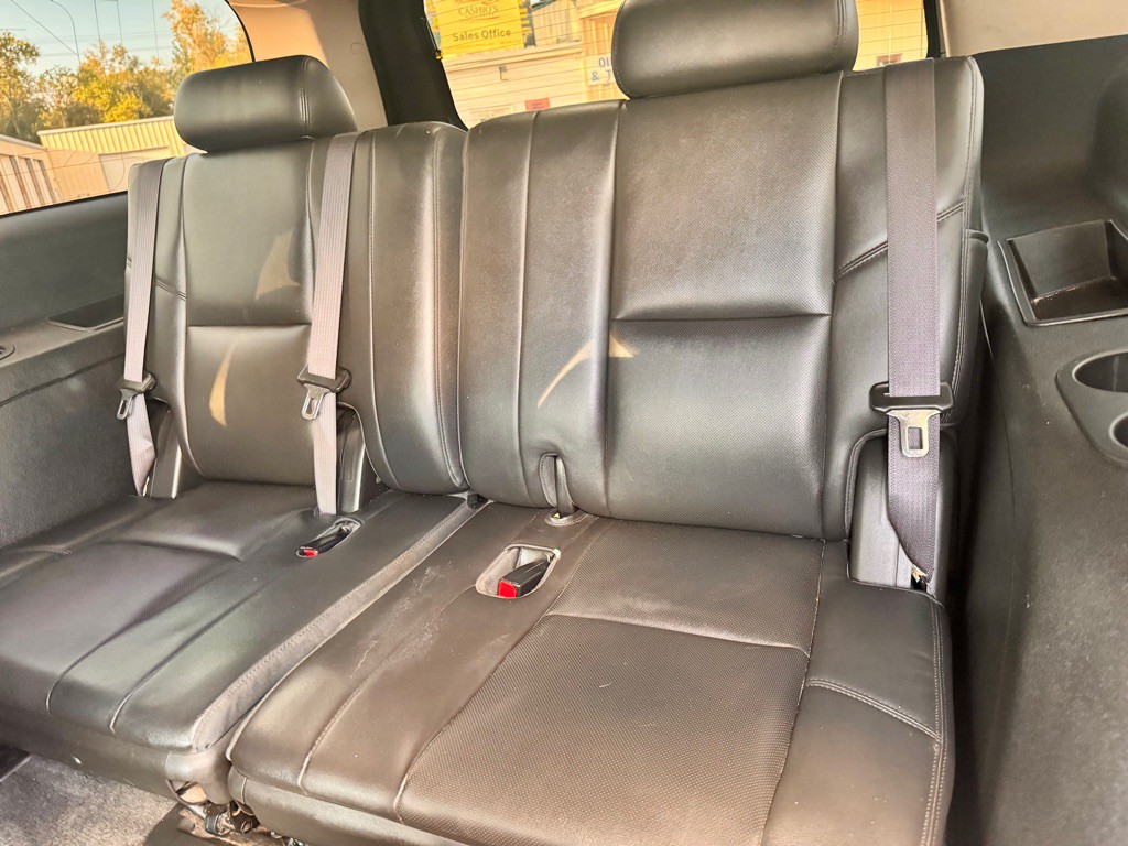 2013 Cadillac Escalade Image 16