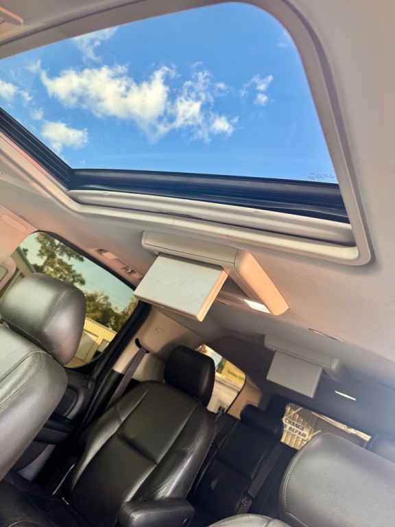 2013 Cadillac Escalade Image 17