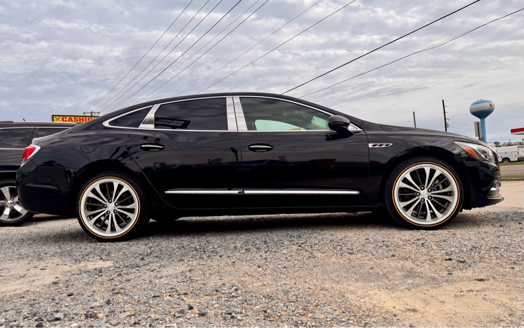 2017 Buick Lacrosse Image 4
