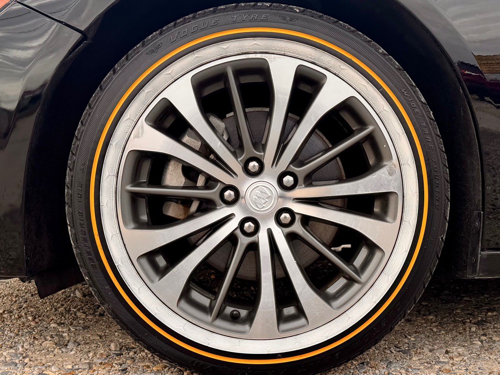 2017 Buick Lacrosse Image 9