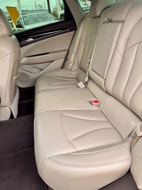 2017 Buick Lacrosse Image 14