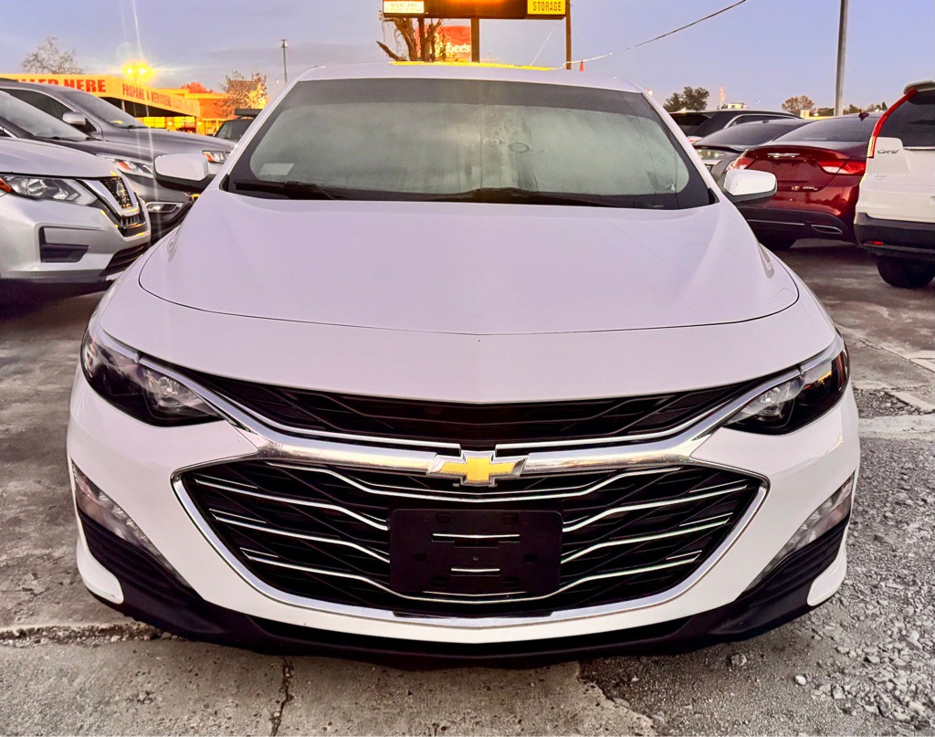 2022 Chevrolet Malibu Image 2