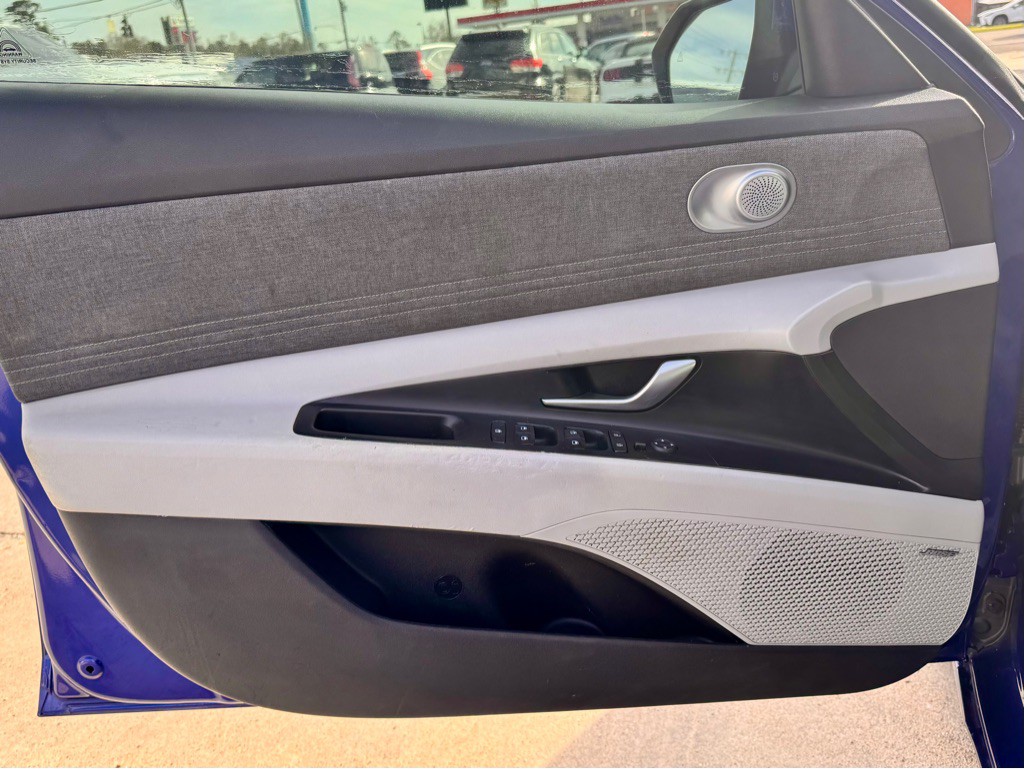 2021 Hyundai Elantra Image 9