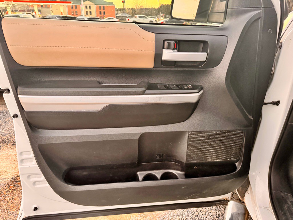 2014 Toyota Tundra Image 10