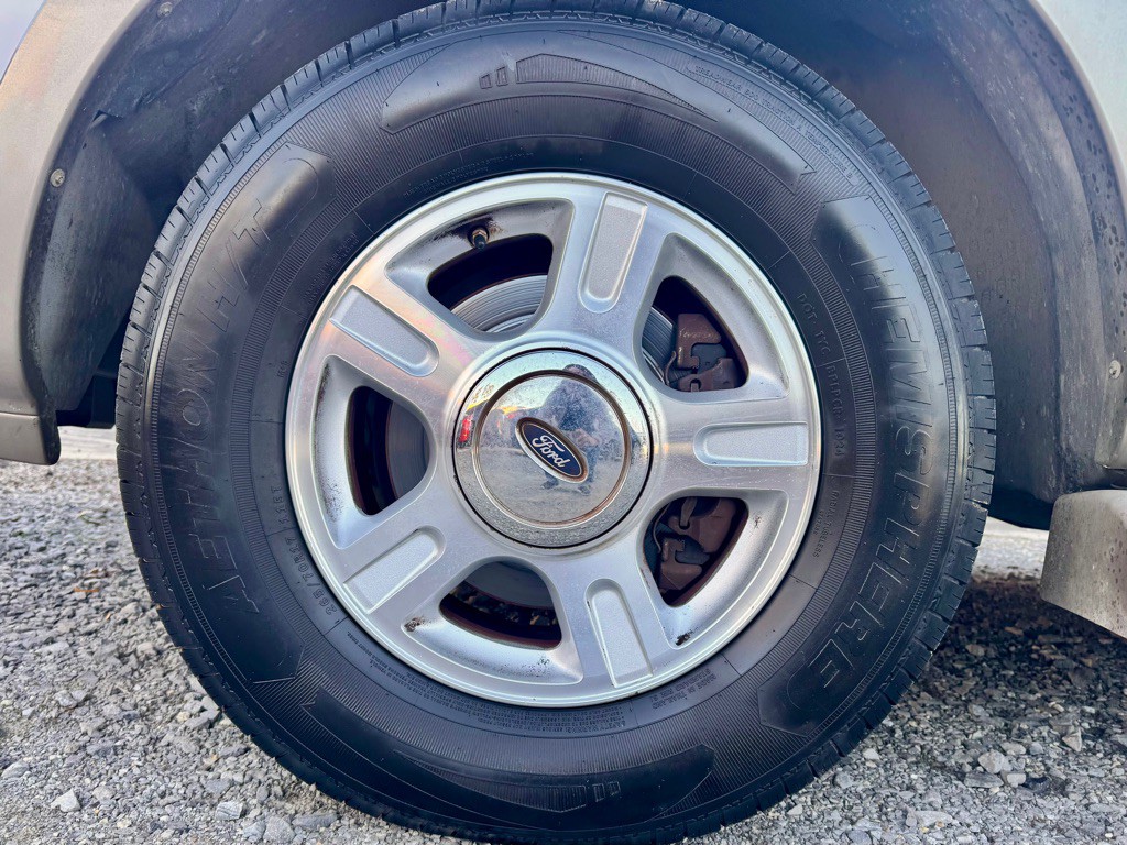 2004 Ford Expedition Image 6