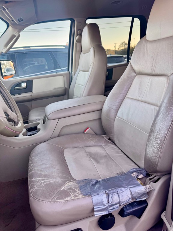 2004 Ford Expedition Image 8