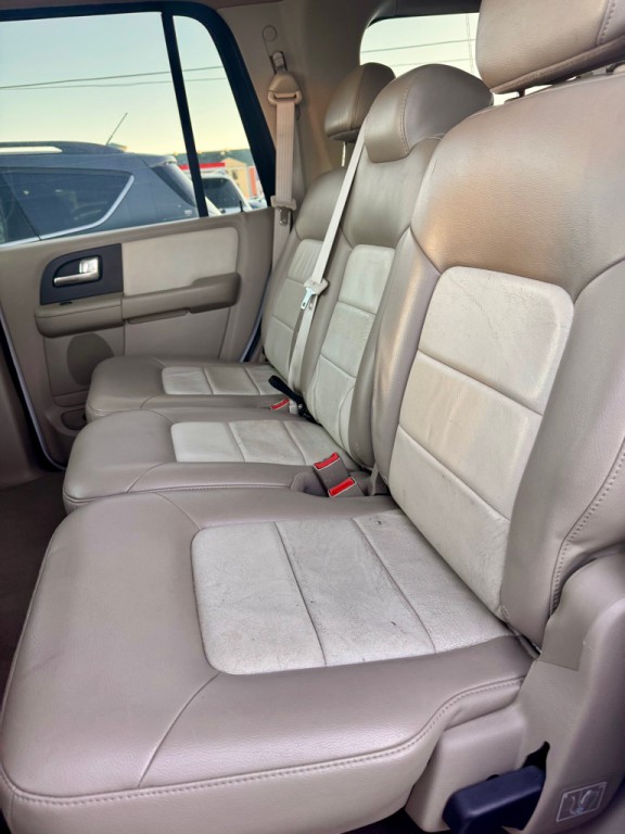 2004 Ford Expedition Image 11