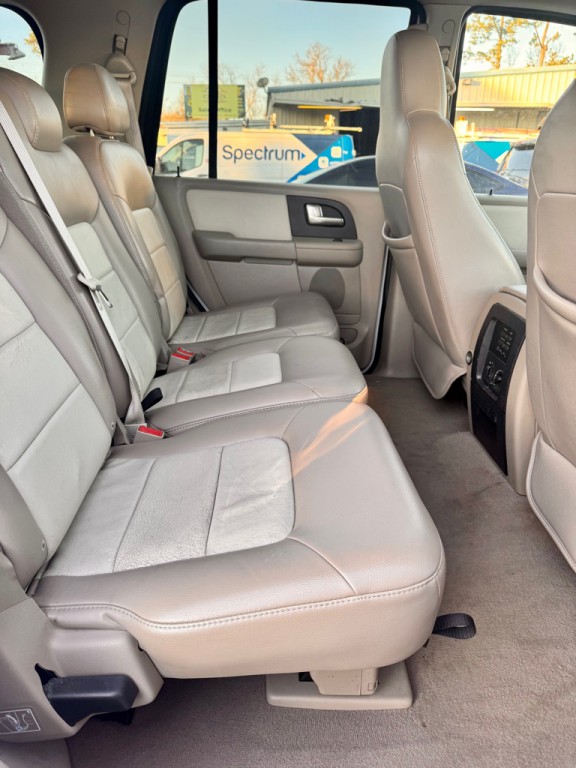 2004 Ford Expedition Image 12