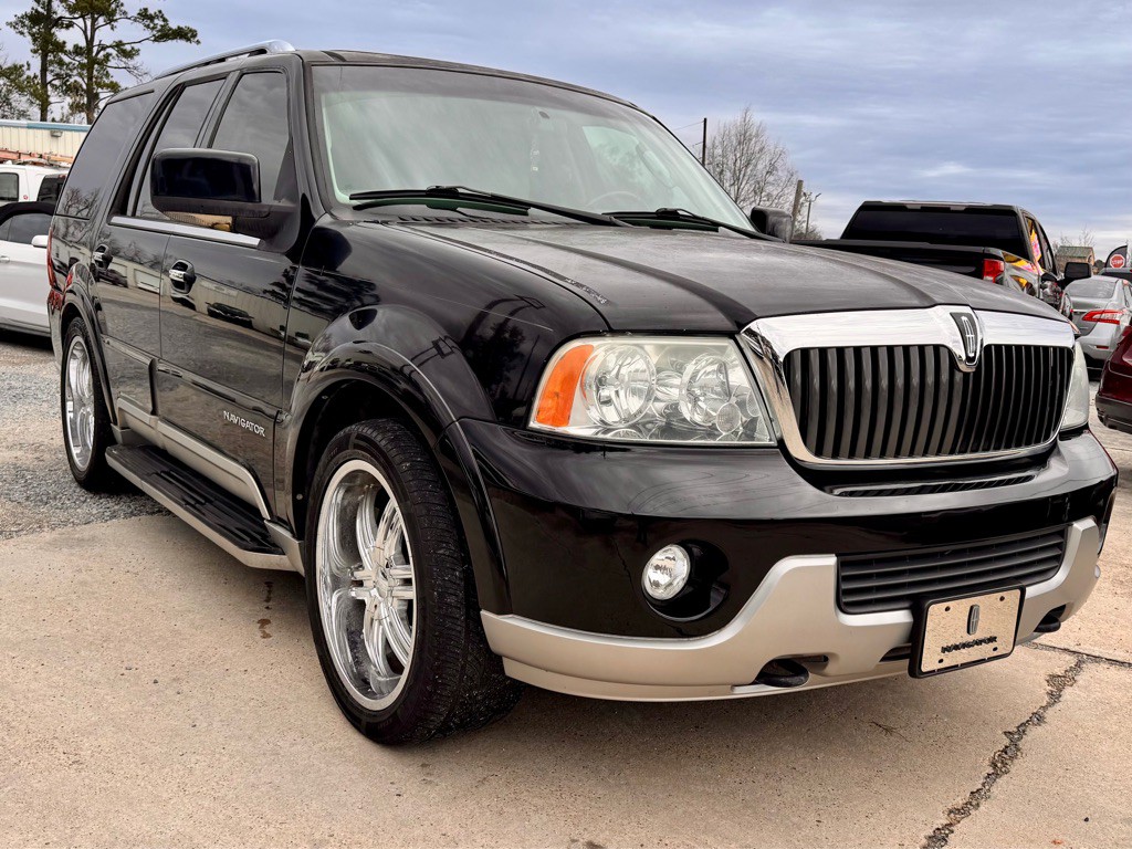 2004 Lincoln Navigator Image 3