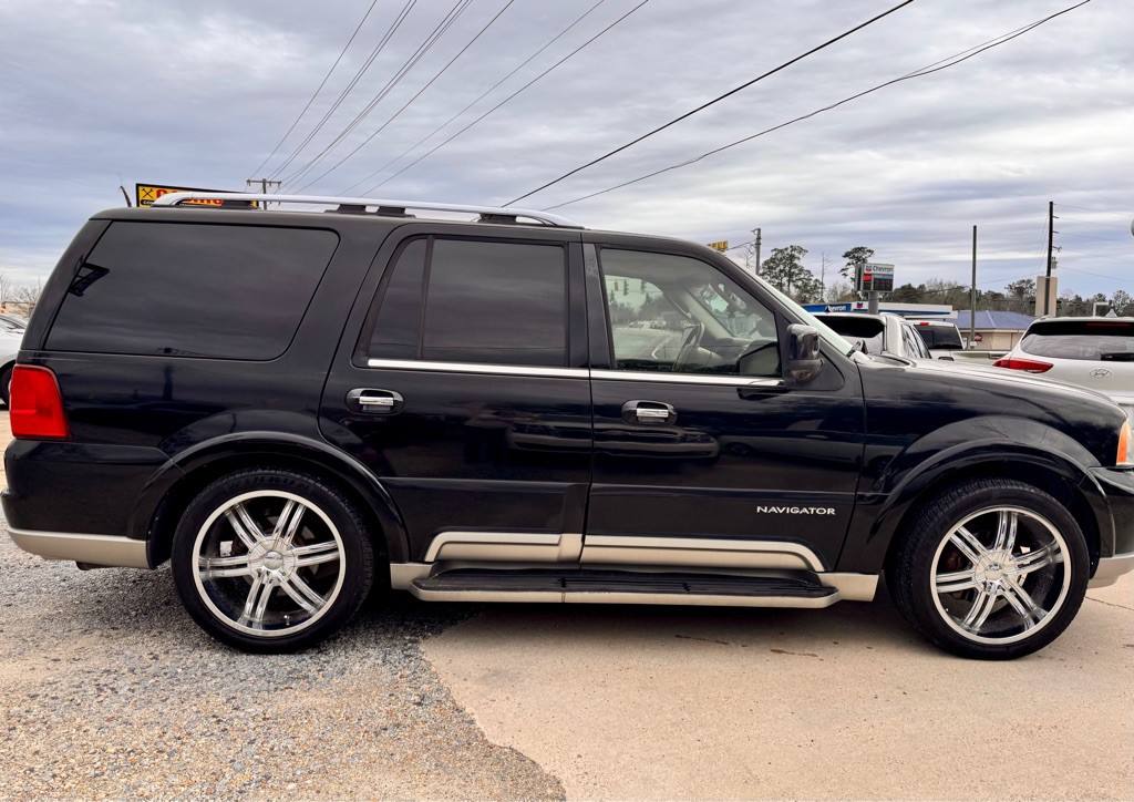 2004 Lincoln Navigator Image 4