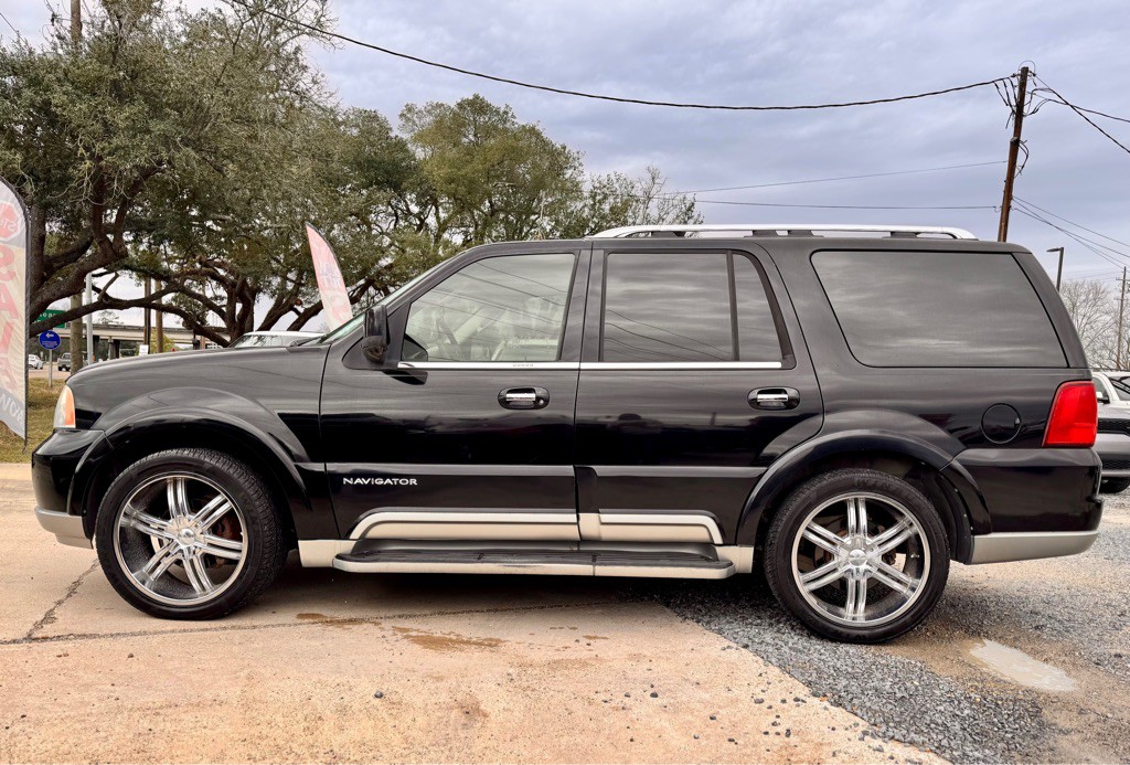 2004 Lincoln Navigator Image 8