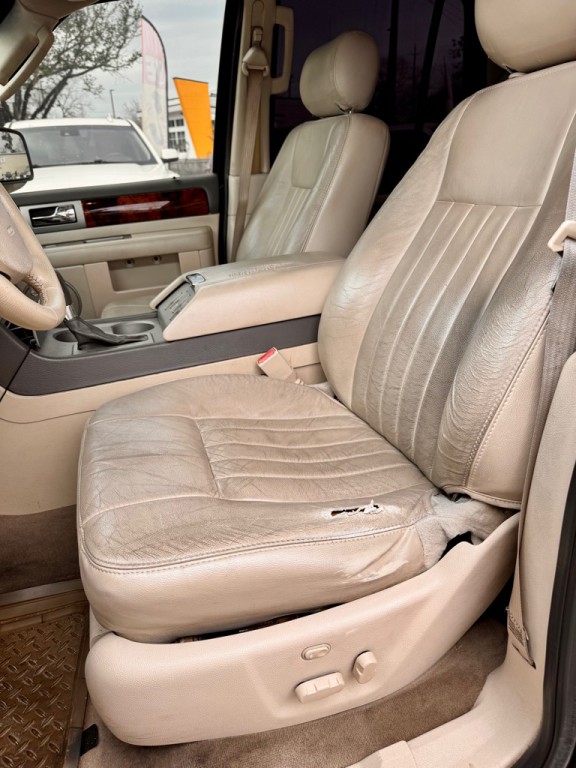 2004 Lincoln Navigator Image 11