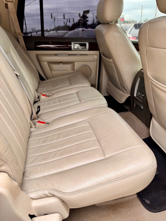 2004 Lincoln Navigator Image 15