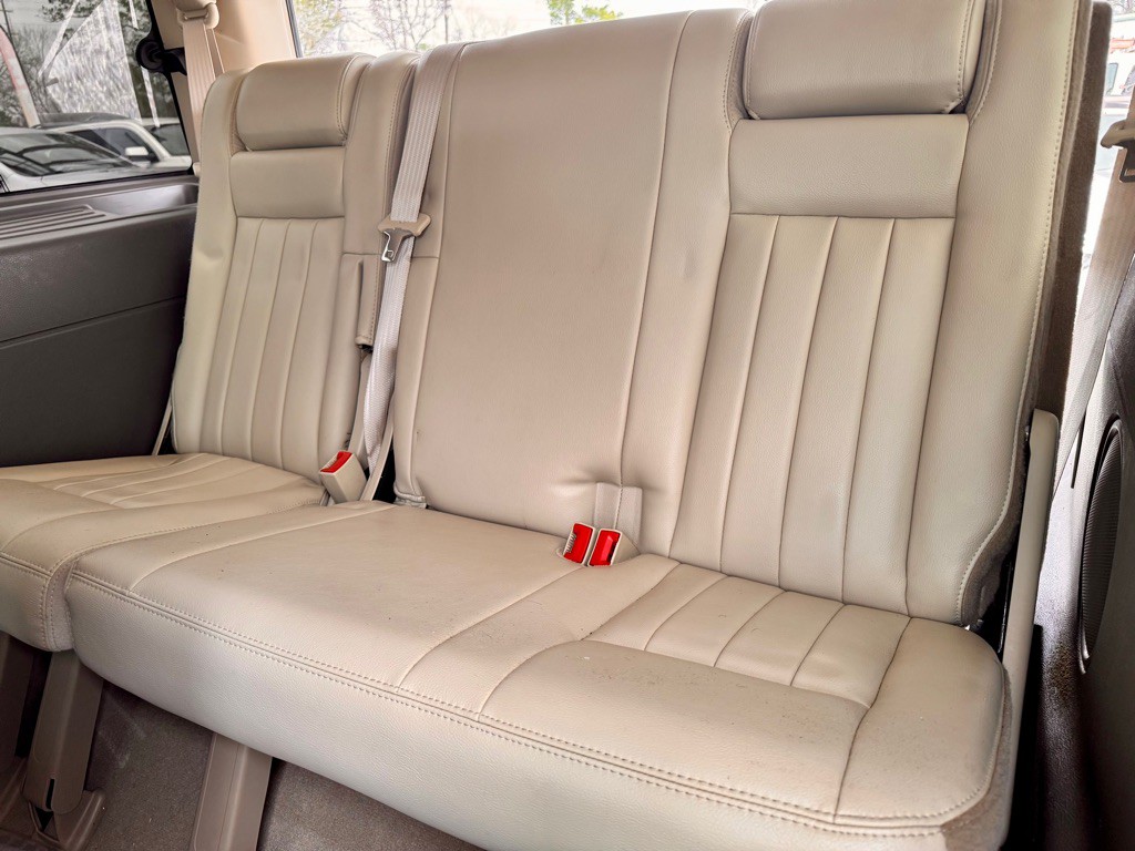 2004 Lincoln Navigator Image 16