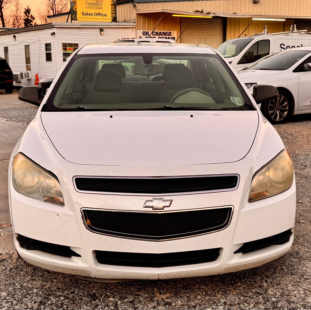 2010 Chevrolet Malibu Image 2