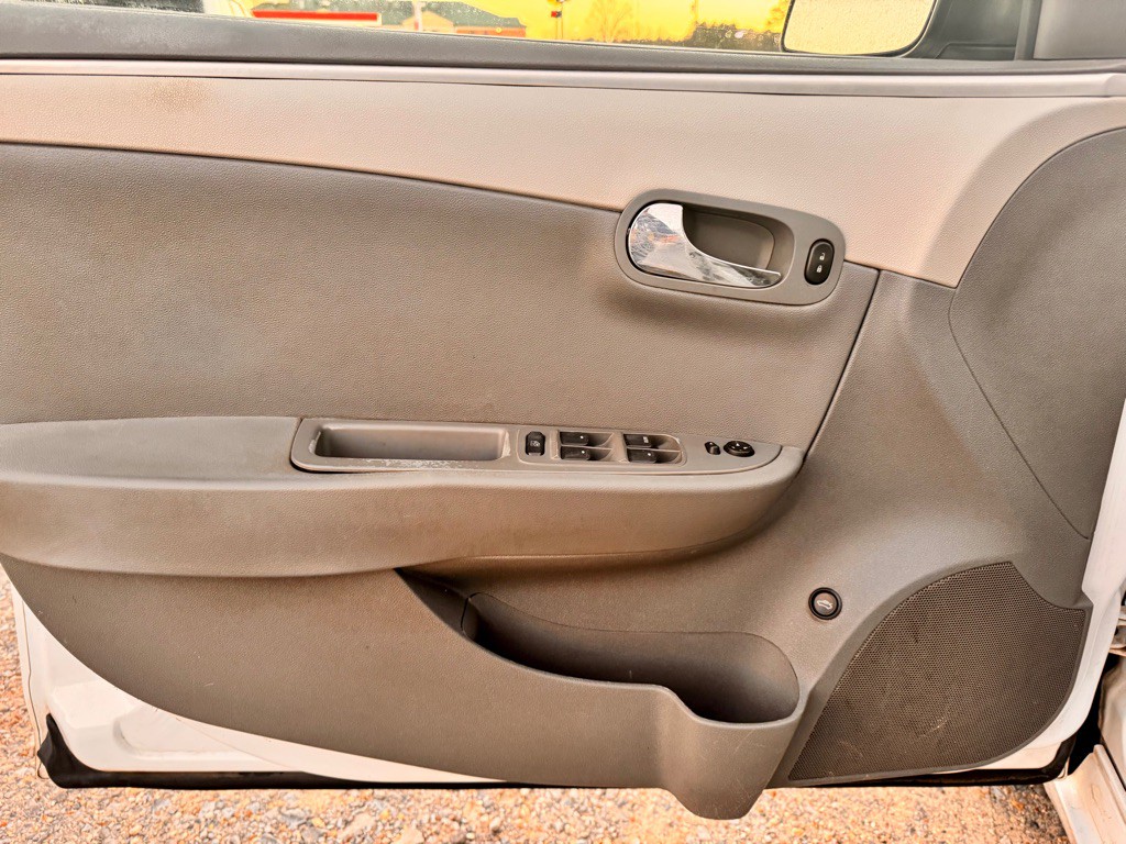 2010 Chevrolet Malibu Image 10